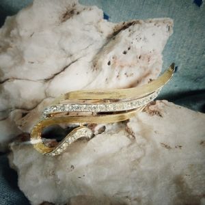 Vintage Goldtone Rhinestone Brooch